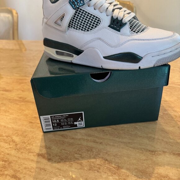 Used Air Jordan 4 retro oxidized green Authentic comes with box